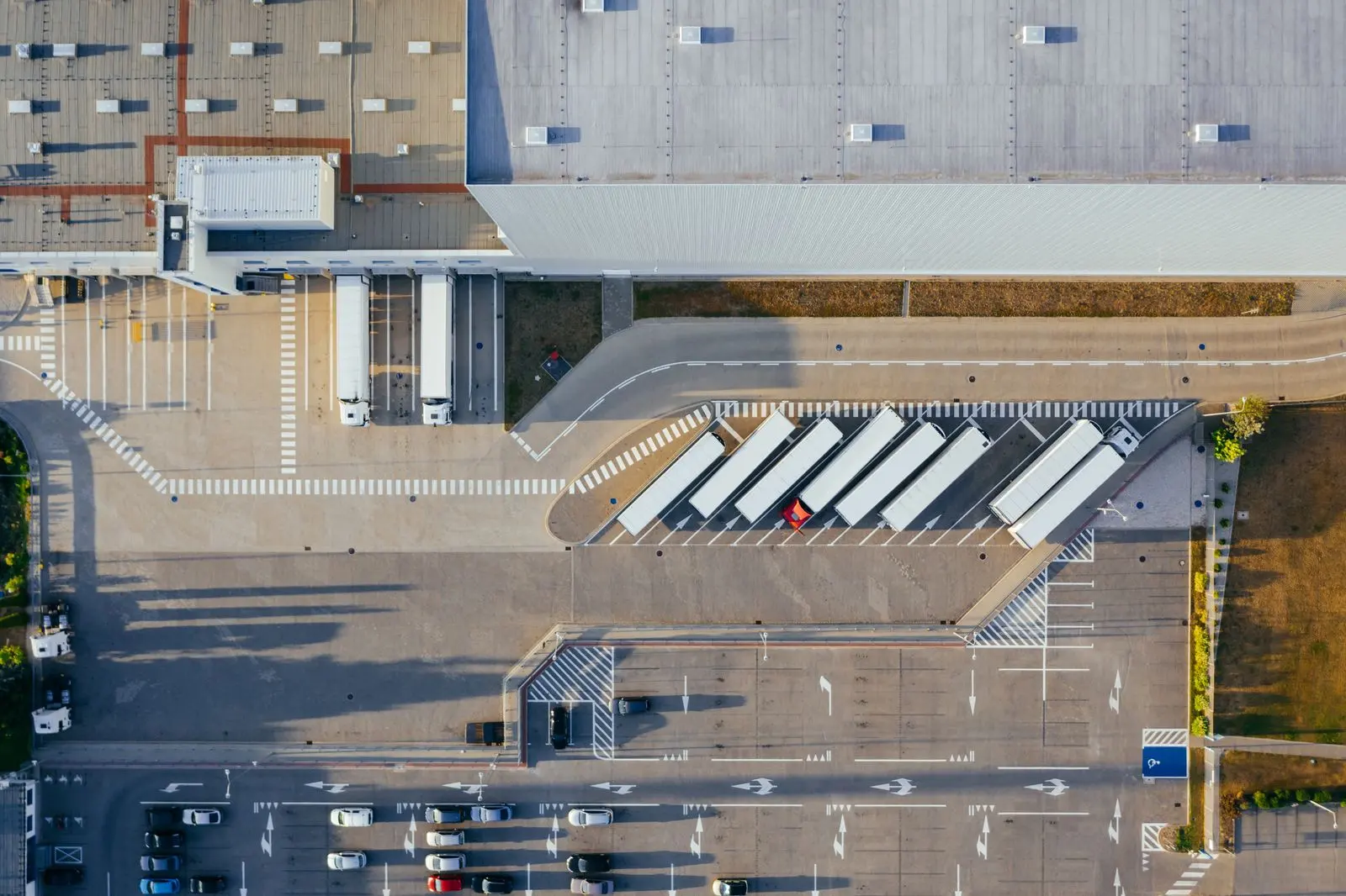 Vue aérienne d'une plateforme logistique