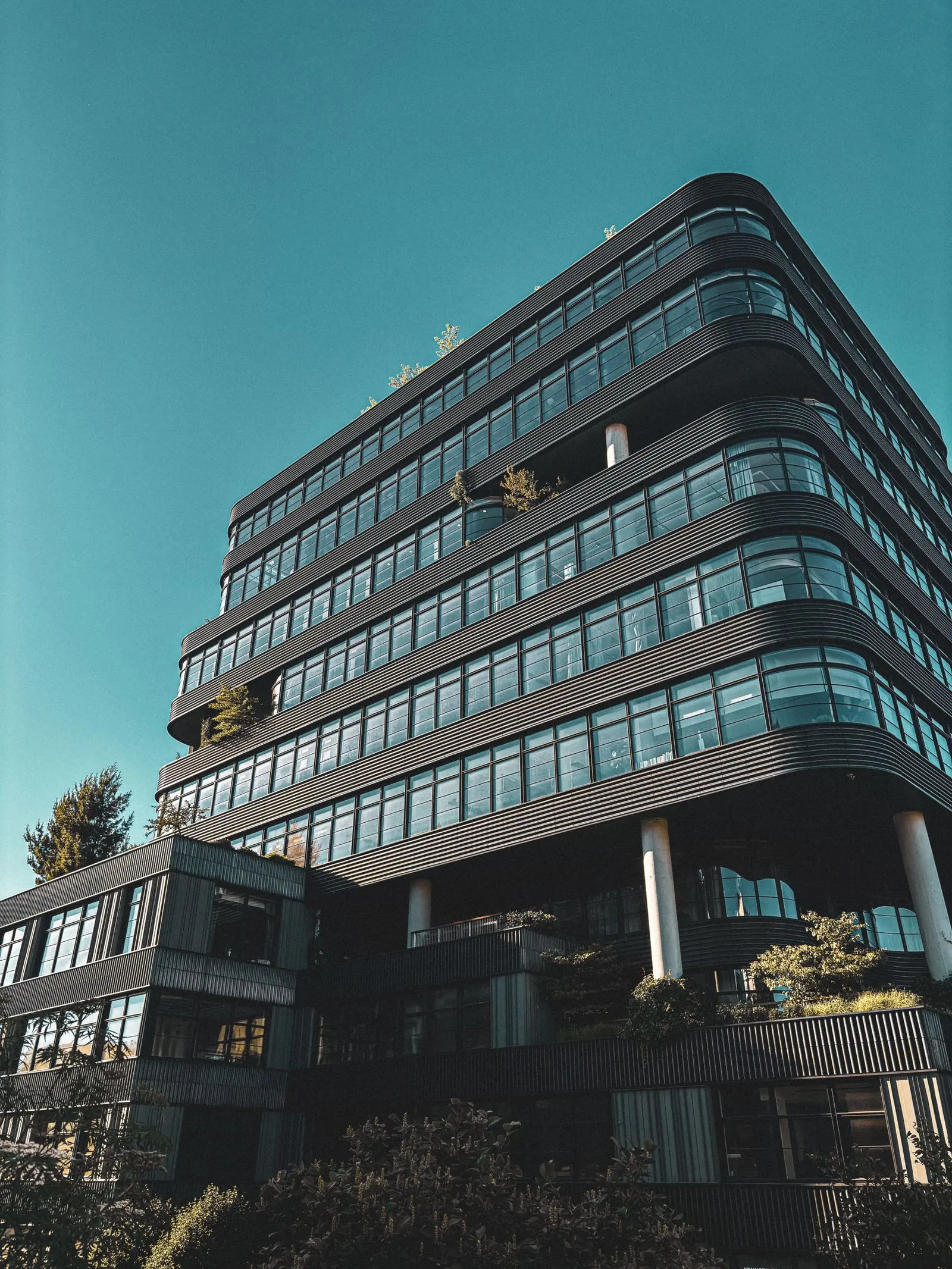 Immeuble de bureaux à façade vitrée
