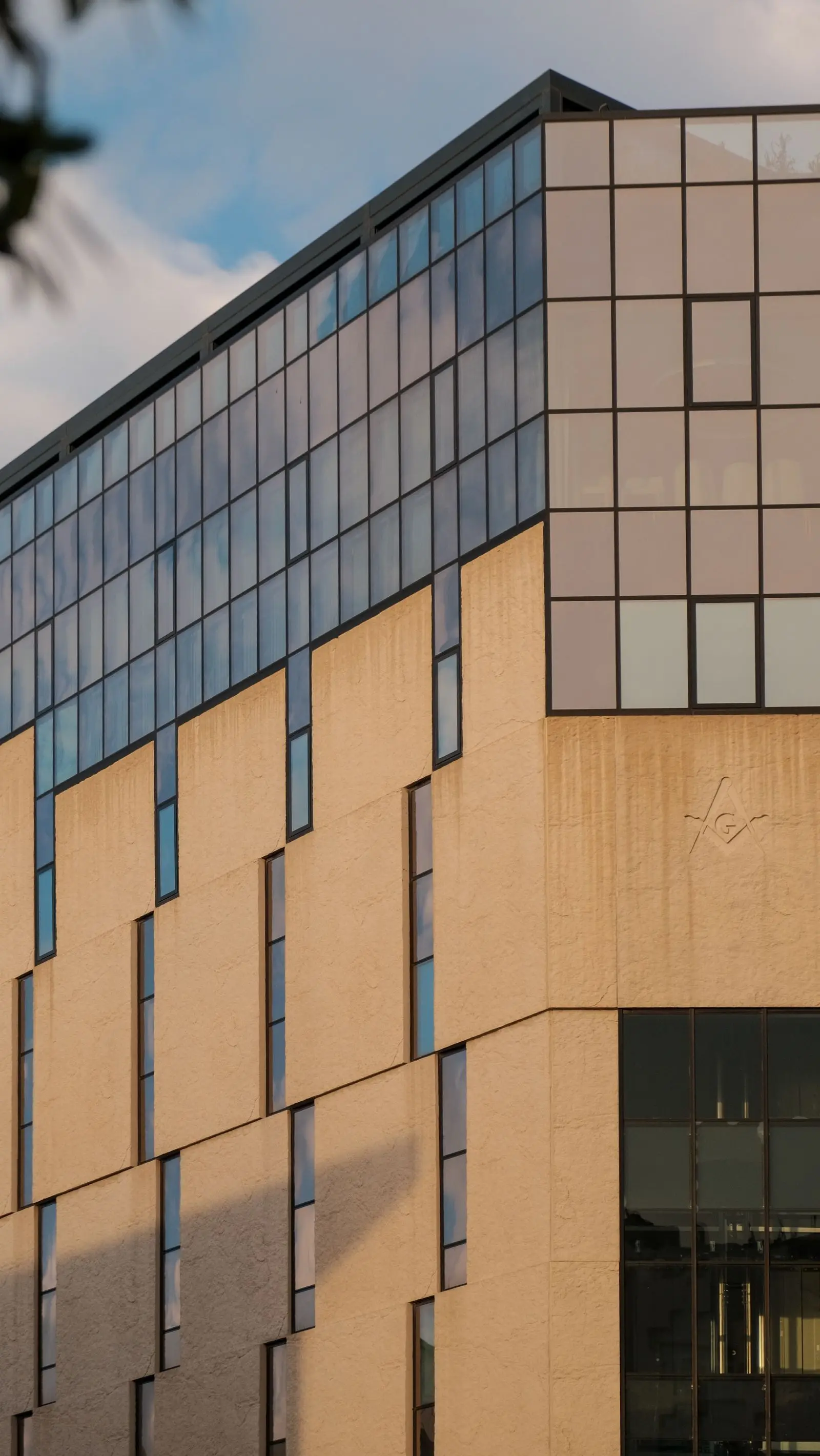 Bâtiment de bureaux en verre et béton
