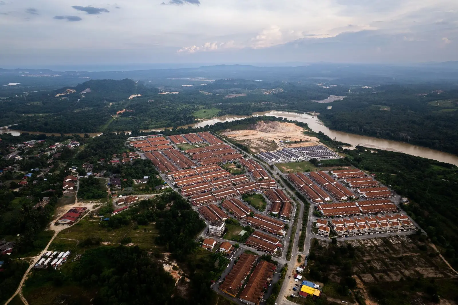 Vue aérienne d'un vaste programme de logements