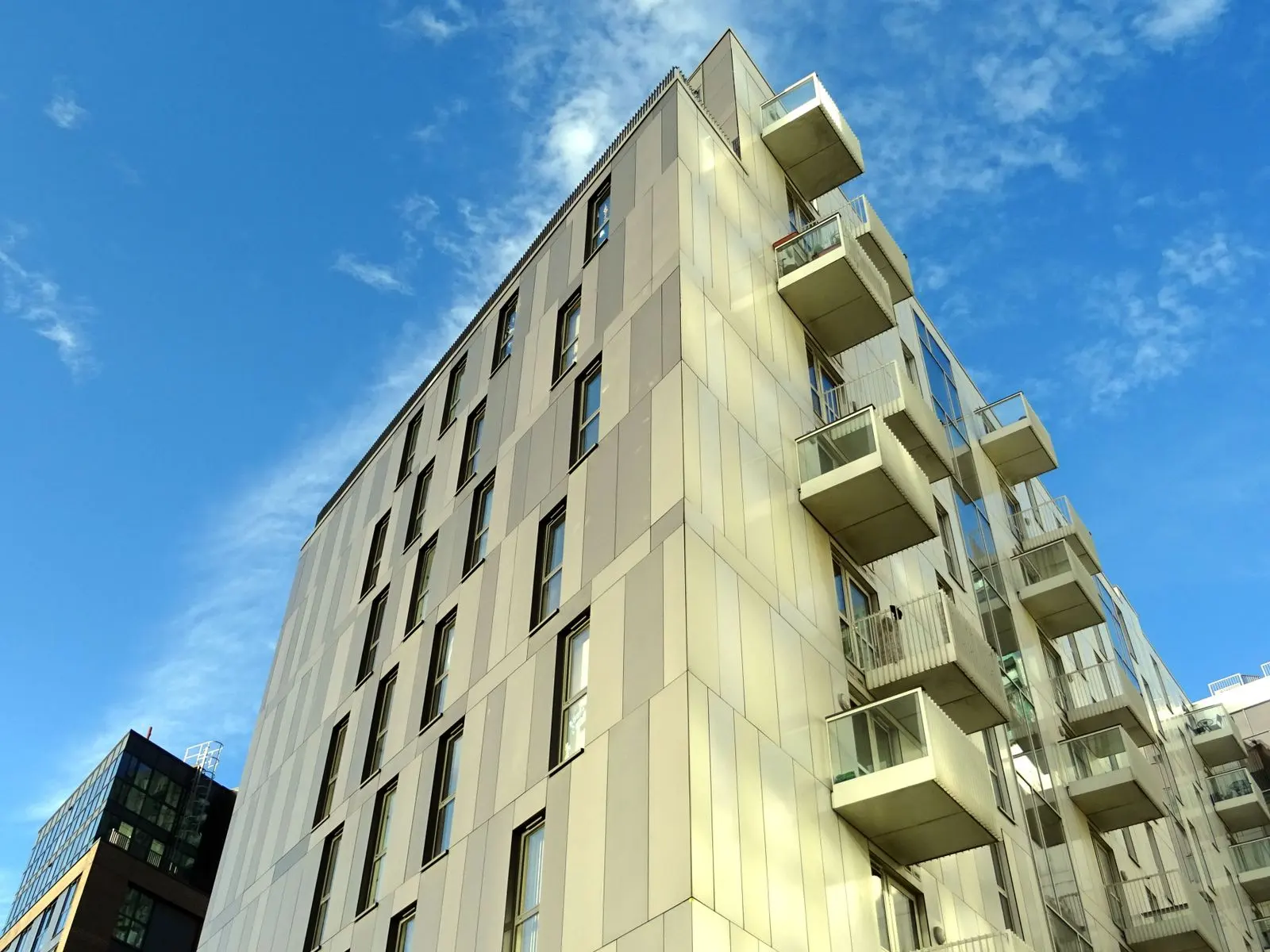 Immeuble résidentiel aux balcons en saillie