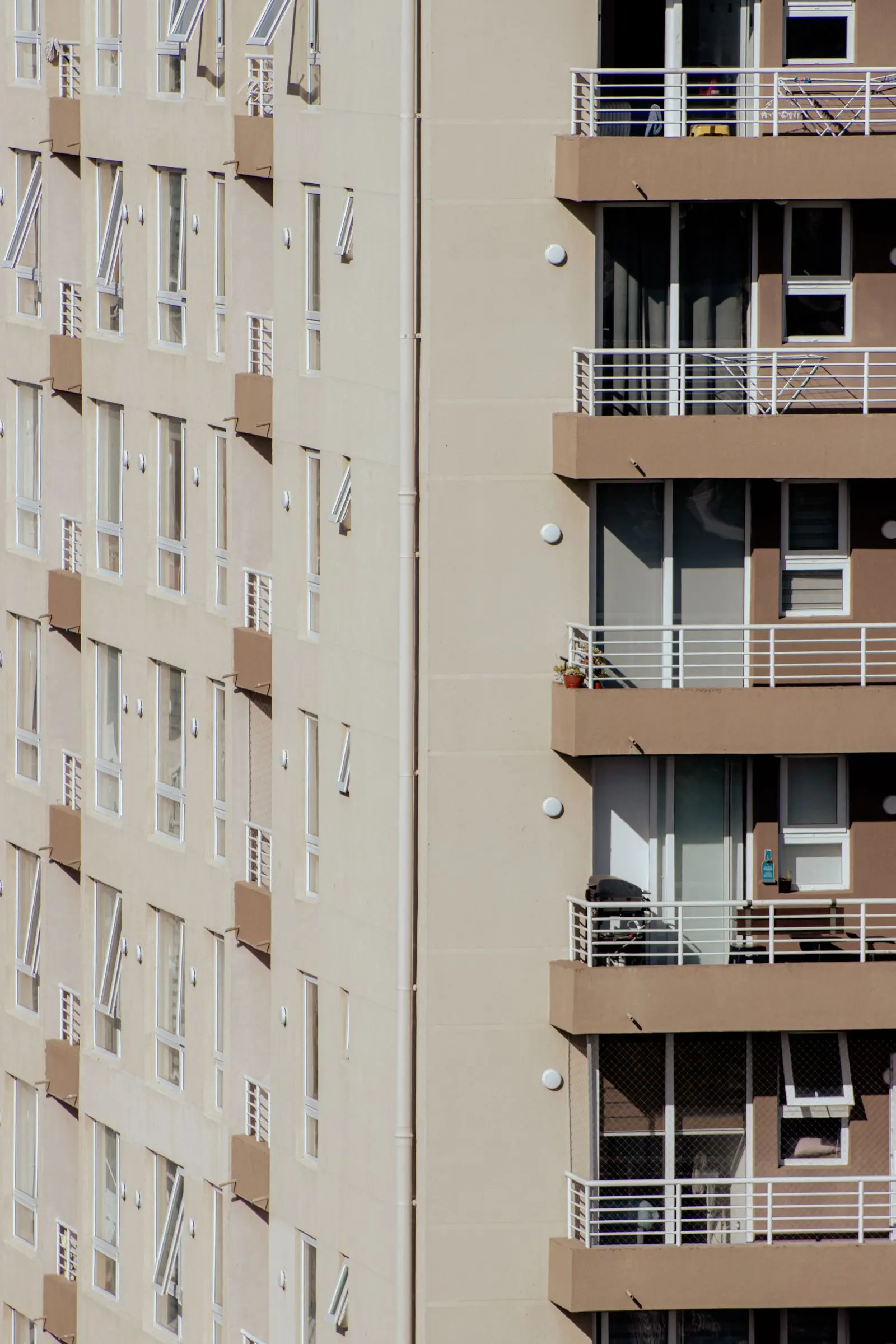 Loggias superposées d'un immeuble moderne