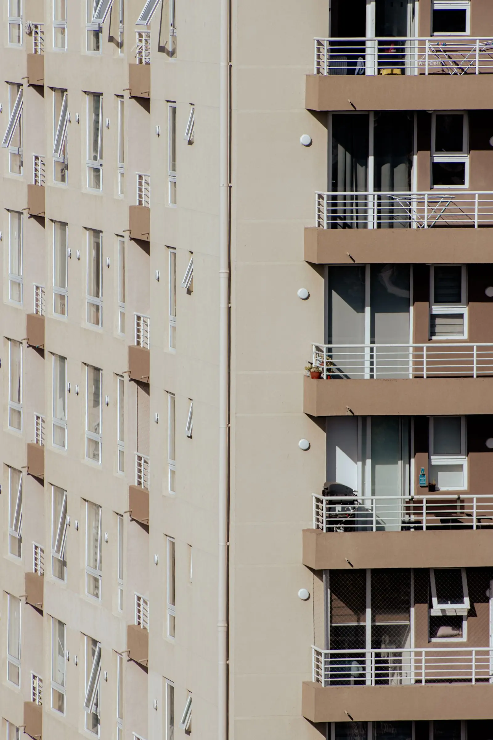 Loggias superposées d'un immeuble moderne