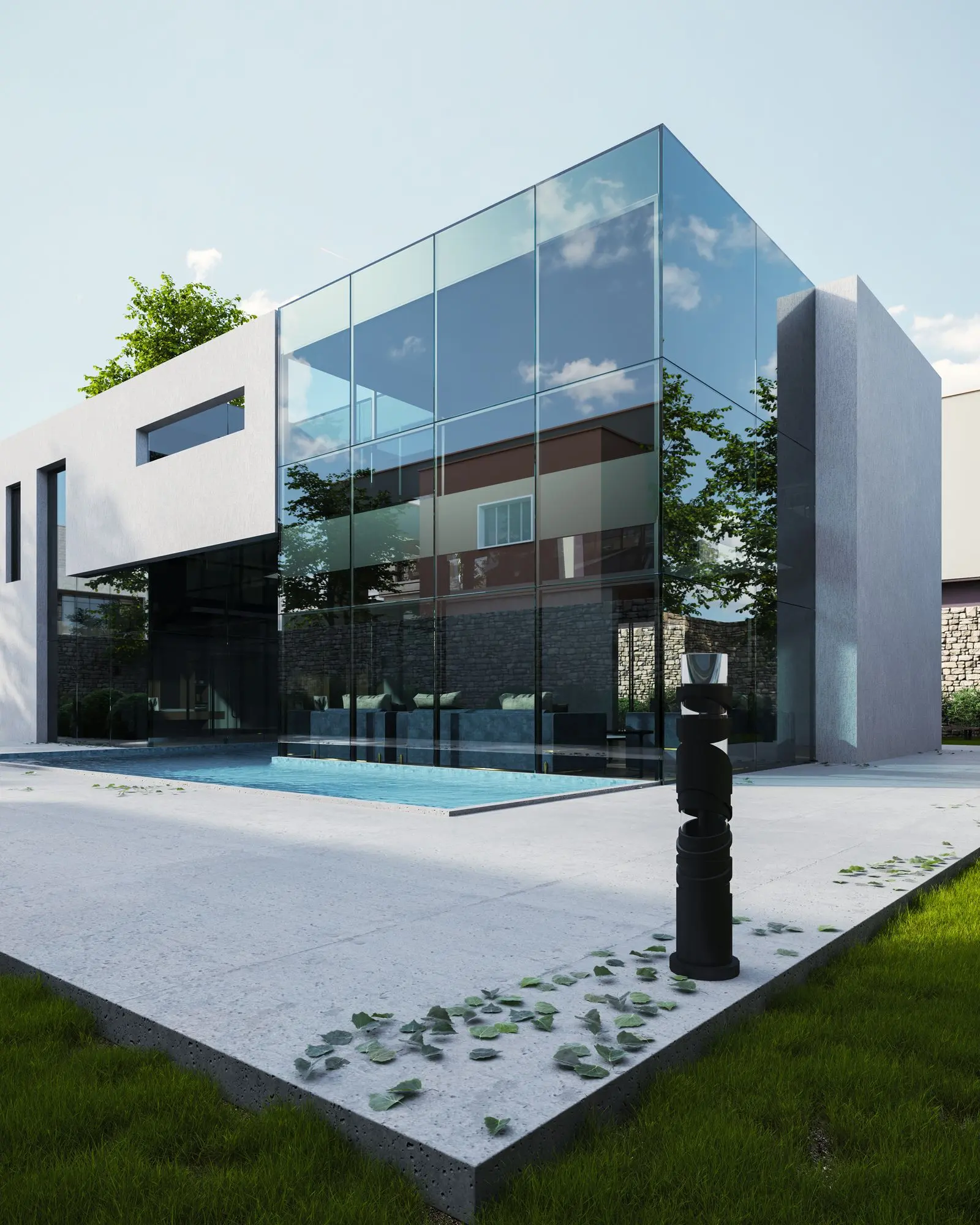 Maison vitrée et piscine sous un ciel bleu